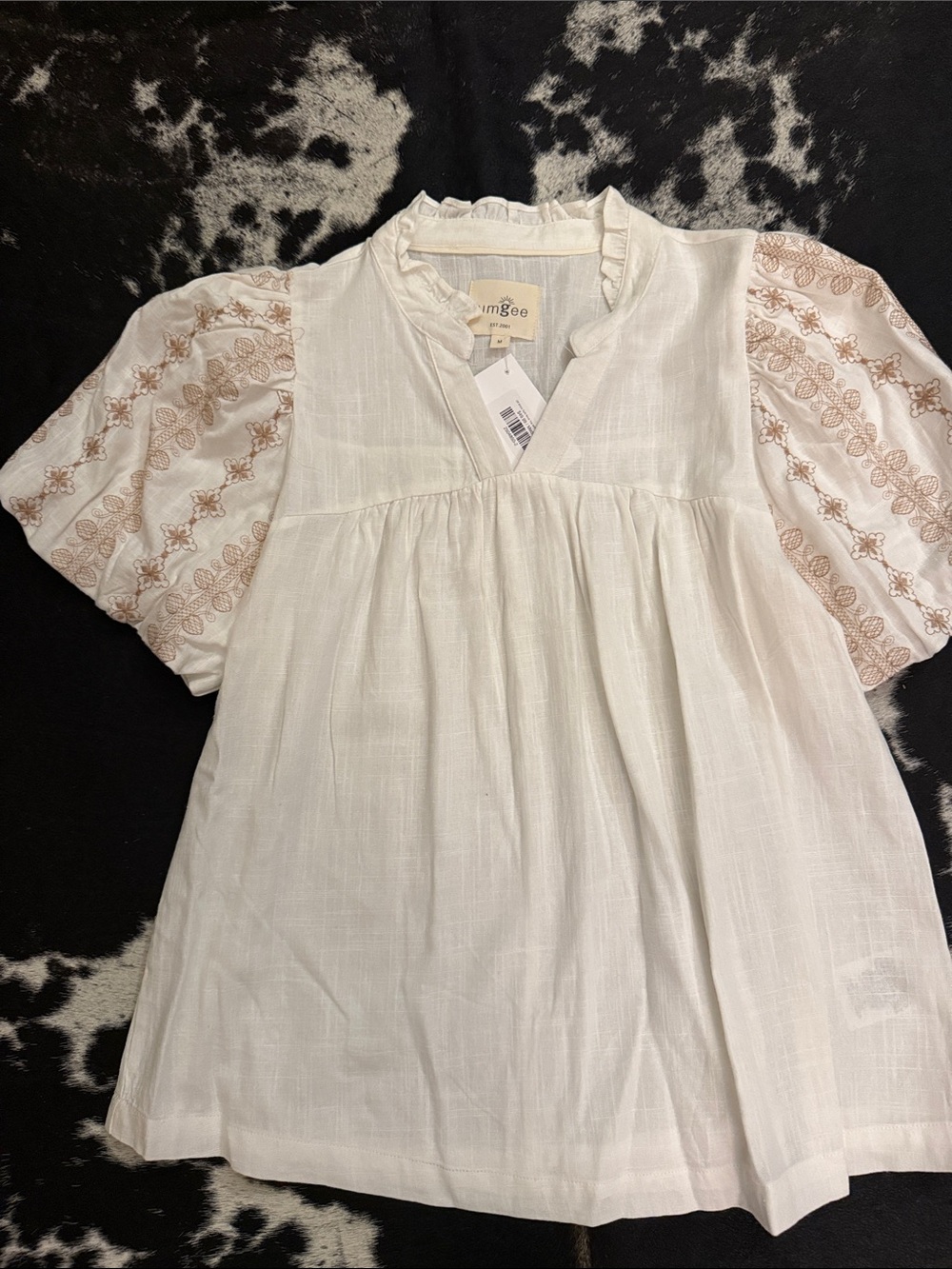 Umgee white with brown embroidery puff sleeve top NWT medium